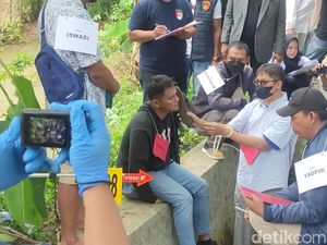 Beda dengan Saksi, AKP Hariyadi Hanya Peragakan Tampar Darso Pakai Sandal Beda dengan Saksi, AKP Hariyadi Hanya Peragakan Tampar Darso Pakai Sandal
