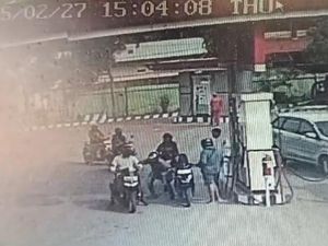 Maling Beraksi di SPBU Pasuruan, Uang Rp 90 Juta di Jok Amblas Maling Beraksi di SPBU Pasuruan, Uang Rp 90 Juta di Jok Amblas