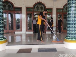 Sambut Ramadan, Polresta Sidoarjo Bersihkan 40 Masjid