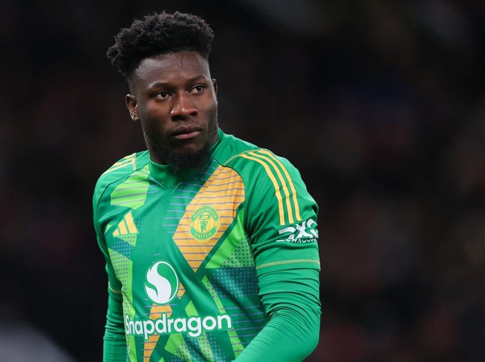 MANCHESTER, ENGLAND - FEBRUARY 26: Andre Onana of Manchester United during the Premier League match between Manchester United FC and Ipswich Town FC at Old Trafford on February 26, 2025 in Manchester, England. (Photo by James Gill - Danehouse/Getty Images)