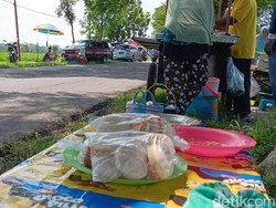 Kue Apem Laris Manis Diserbu Warga Magetan Jelang Ramadan