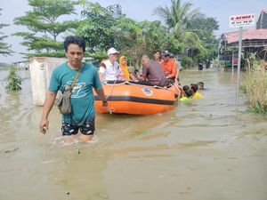 Bengawan Solo Meluap, Ratusan Rumah di Gresik Terendam Banjir