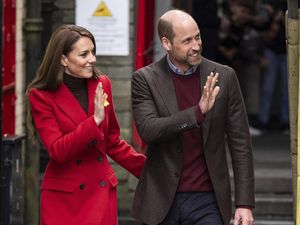 Video: Kate dan Pangeran William Absen di Perayaan Paskah Keluarga Kerajaan Video: Kate dan Pangeran William Absen di Perayaan Paskah Keluarga Kerajaan