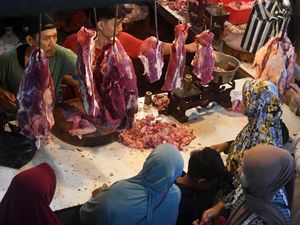 Video: H-5 Lebaran, Harga Daging Sapi Naik Jadi Rp 150 Ribu per Kilogram Video: H-5 Lebaran, Harga Daging Sapi Naik Jadi Rp 150 Ribu per Kilogram