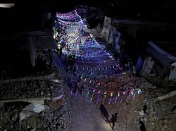 Warga Gaza Menghias Kampung Menyambut Ramadan