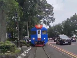 Mobil Tertabrak KA Batara Kresna di Jalan Slamet Riyadi Solo