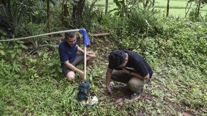 Kadar Air dan Tanah di Kawasan TPA Ciangir Diuji Kualitasnya