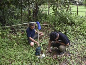 Kadar Air dan Tanah di Kawasan TPA Ciangir Diuji Kualitasnya