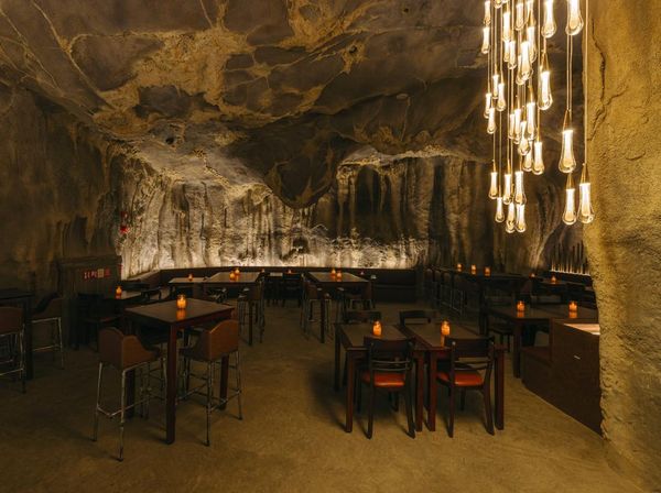 Keren! Penampakan Mewah Restoran Gua Pertama di Singapura