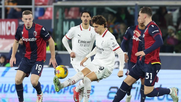 Liga Italia BOLOGNA, ITALY - FEBRUARY 27: Joao Felix of AC Milan in action during the Serie A match between Bologna and AC Milan at Stadio Renato DallAra on February 27, 2025 in Bologna, Italy. (Photo by Claudio Villa/AC Milan via Getty Images)