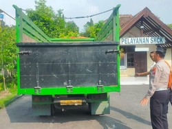 Gagal Nyalip, Mahasiswi.di Madiun Tewas Terlindas Truk Muat Jagung