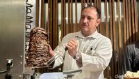 Puas Buka Puasa Pakai Doner Kebab hingga Sate Gapit di Sini