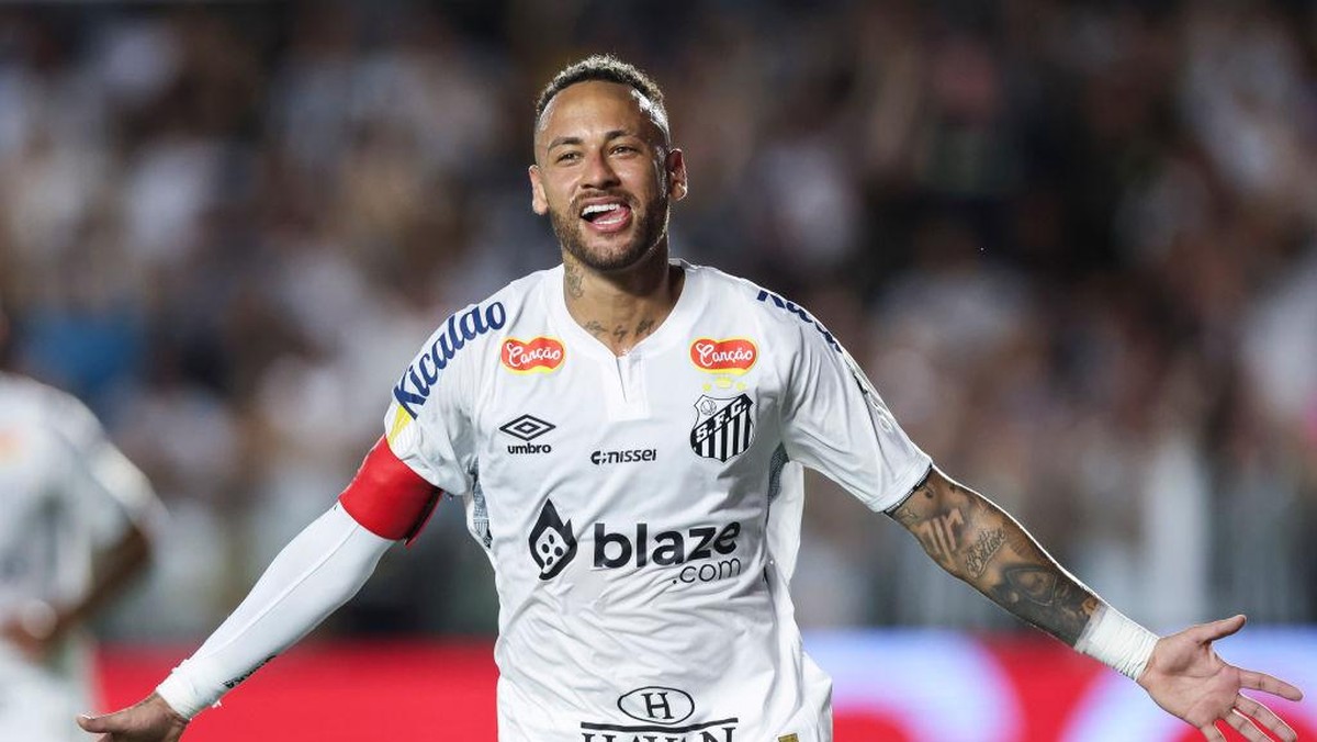 Neymar saat ini memperkuat Santos. Foto: Getty Images/Alexandre Schneider