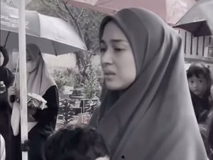 Kabar Duka dari Nina Zatulini, Ayah Meninggal Dunia Kabar Duka dari Nina Zatulini, Ayah Meninggal Dunia