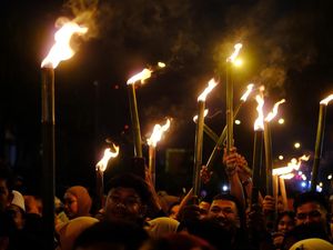 Tradisi Pawai Obor 1 Muharram: Ini Sejarah, Makna, dan Hukumnya dalam Islam Tradisi Pawai Obor 1 Muharram: Ini Sejarah, Makna, dan Hukumnya dalam Islam