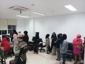 31 Pasangan Kumpul Kebo Diamankan Saat Penggerebekan Kamar Kos Malang 31 Pasangan Kumpul Kebo Diamankan Saat Penggerebekan Kamar Kos Malang