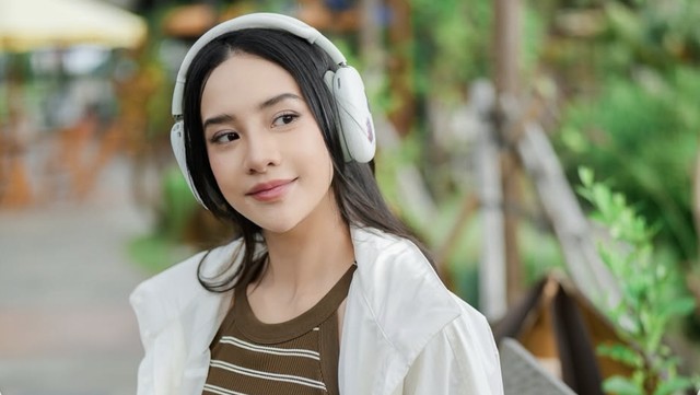 Berita Seputar Selebriti Insertlive Terkini : Sosok Ibunda Anya Geraldine Disebut Mirip Luna Maya Versi Islami