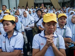Hari Buruh 1 Mei, Pakar UGM Sorot Ancaman PHK dan Eksploitasi Anak Magang Hari Buruh 1 Mei, Pakar UGM Sorot Ancaman PHK dan Eksploitasi Anak Magang