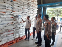 Polres Jakut Cek Gudang Bulog, Pastikan Stok Beras Jelang Puasa Aman
