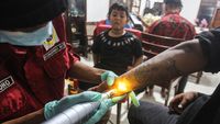 Warga Ikuti Layanan Hapus Tato jelang Ramadan