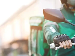 Arsitek Ini Mengaku Lebih Cuan Saat Jadi Pengantar Makanan