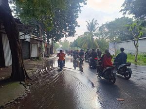 Banjir Luapan Kali Lamong di Gresik Mulai Surut Banjir Luapan Kali Lamong di Gresik Mulai Surut