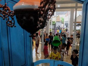 Sambut Ramadan, Warga Solo Gelar Tradisi Padusan di Masjid Gambuhan Sambut Ramadan, Warga Solo Gelar Tradisi Padusan di Masjid Gambuhan
