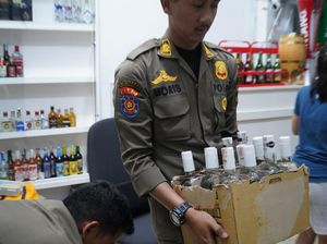 Razia Jelang Ramadan, Satpol PP Bogor Sita 8.310 Botol Miras