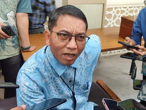 Pemerintah Tolak Swasta Nebeng Jaringan Listrik PLN Pemerintah Tolak Swasta Nebeng Jaringan Listrik PLN