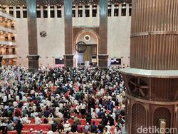 Video: Suasana Masjid Istiqlal Jakarta Dipadati Jemaah Salat Tarawih Perdana