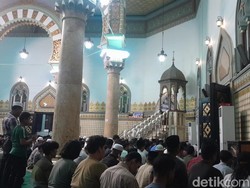 Melihat Suasana Tarawih Perdana di Masjid Raya Medan