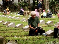 Tradisi Jelang Ramadan, TPU Rancacili Dipenuhi Peziarah