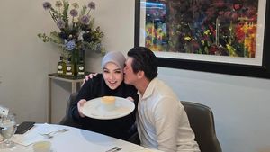 Potret Syahrini dan Reino Barack Rayakan 6 Tahun Pernikahan