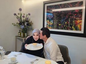 Potret Syahrini dan Reino Barack Rayakan 6 Tahun Pernikahan