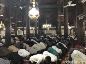 Tata Cara Sholat Tarawih 20 Rakaat Lengkap dengan Doa dan Niatnya Tata Cara Sholat Tarawih 20 Rakaat Lengkap dengan Doa dan Niatnya