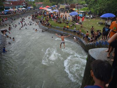 Tradisi Mandi Balimau Sucikan Diri Sambut Ramadan
