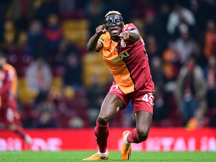 ISTANBUL, TURKIYE - FEBRUARY 27: Victor Osimhen of Galatasaray gestures during the Ziraat Turkish Cup Group C match between Galatasaray and TUMOSAN Konyaspor at RAMS Park, Istanbul, Turkiye on February 27, 2025. (Photo by Abdulhamid Hosbas/Anadolu via Getty Images)