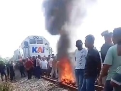 Warga di Batu Bara Blokir Rel Kereta Api Usai Wanita Tewas Ditabrak