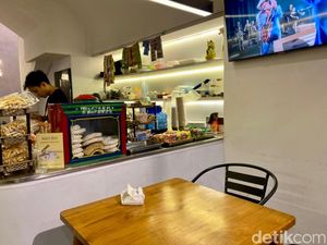 Gabut! Pria Ini Buka Warmindo ala Kafe dengan Harga Terjangkau Gabut! Pria Ini Buka Warmindo ala Kafe dengan Harga Terjangkau