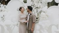 Foto Cantiknya Aaliyah Massaid di Pesta Gender Reveal dengan Dekor Serba Putih