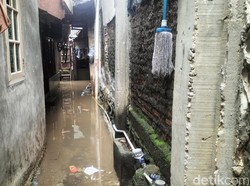 Video: Hari Kedua Ramadan, Rumah Warga di Kebon Pala Masih Terendam