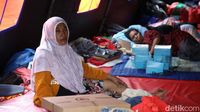 Duka Warga Duren Sawit Awali Ramadan di Pengungsian