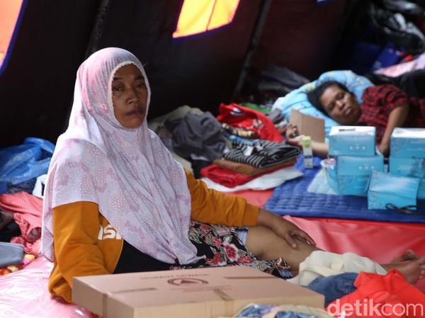 Duka Warga Duren Sawit Awali Ramadan di Pengungsian