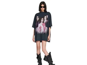 Balenciaga Rilis Kaus Bergambar Kim Kardashian, Dijual Rp 12 Jutaan Balenciaga Rilis Kaus Bergambar Kim Kardashian, Dijual Rp 12 Jutaan
