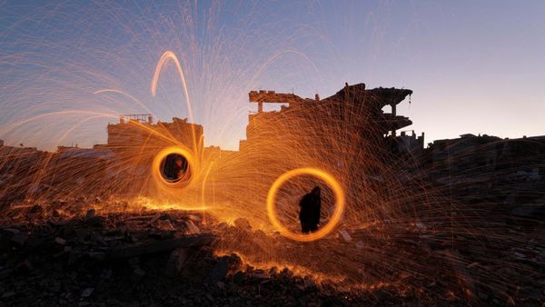 Kembang Api di Reruntuhan Bangunan Gaza Sambut Ramadan