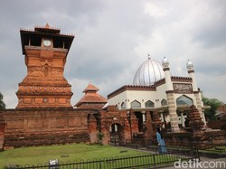 Menilik Sejarah Berdirinya Masjid Menara Kudus Berdasarkan Batu Prasasti