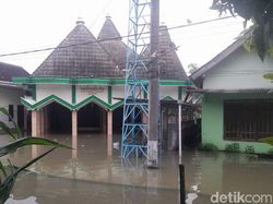 Empat Masjid Desa Kalisari Bojonegoro Kebanjiran, Warga Kesulitan Tarawih