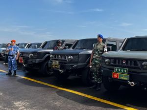 Menhan Serahkan 700 Unit Maung Jenis Tangguh hingga Komando untuk TNI-Polri Menhan Serahkan 700 Unit Maung Jenis Tangguh hingga Komando untuk TNI-Polri