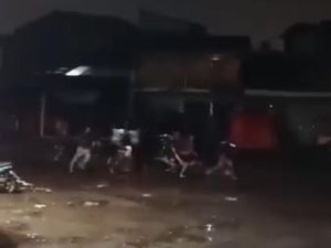 Viral Aksi Bocah Perang Sarung Antar Kampung di Sukabumi