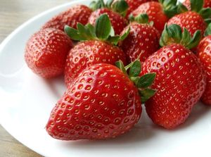 Stroberi Bijin Hime Termahal di Dunia, Harganya Rp 5,5 Juta Per Buah Stroberi Bijin Hime Termahal di Dunia, Harganya Rp 5,5 Juta Per Buah